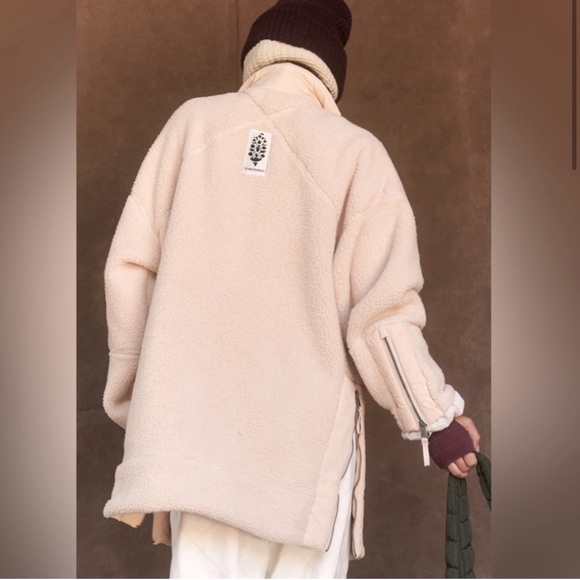🆕 FREE PEOPLE Viewpoint Midi Fleece in Pink Pearl - Picture 12 of 14